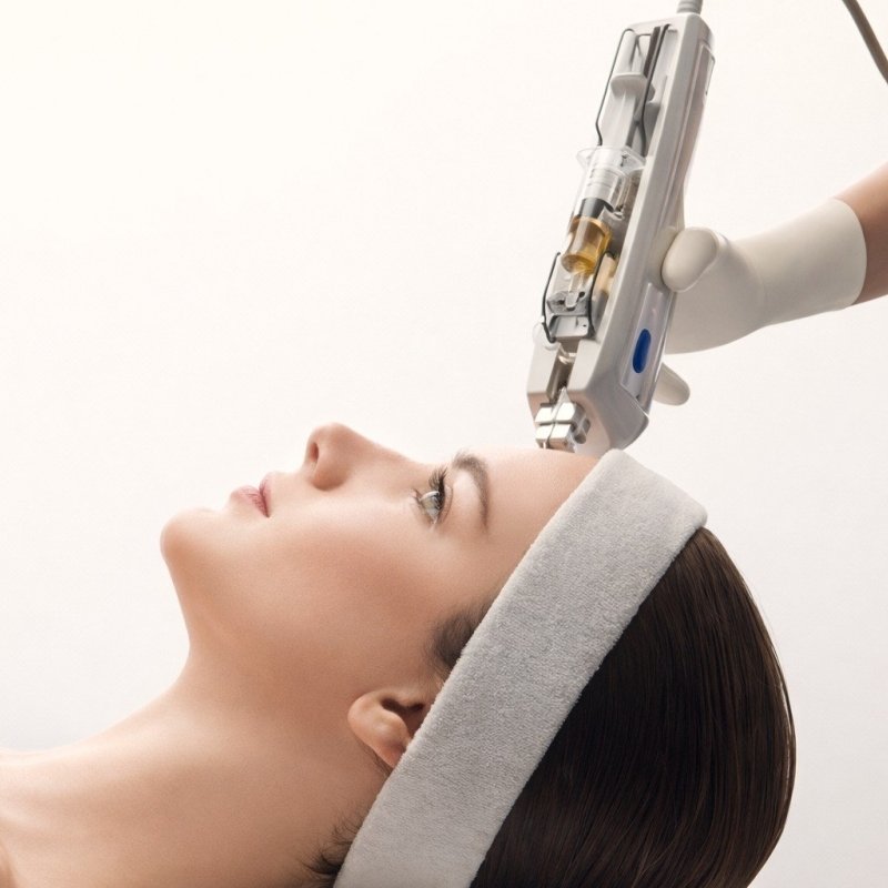 Eyelid plastic surgery combined with a spa stay