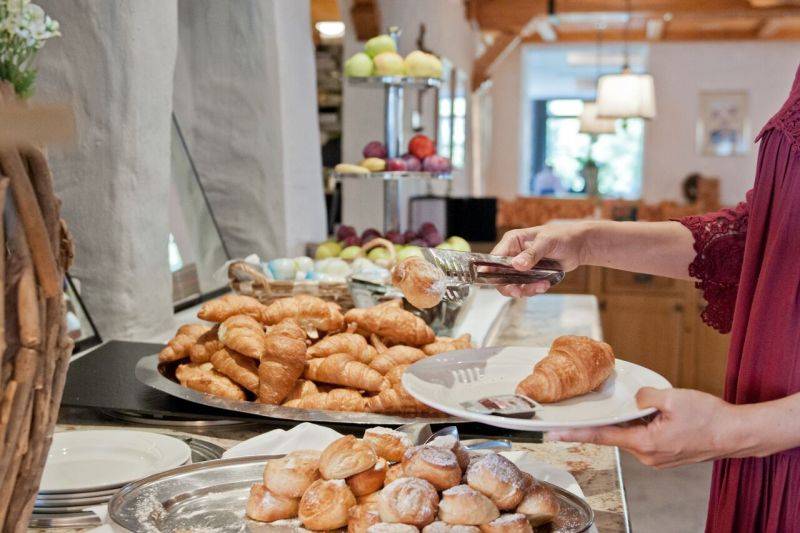 Accommodation plus halfboard WINTER 