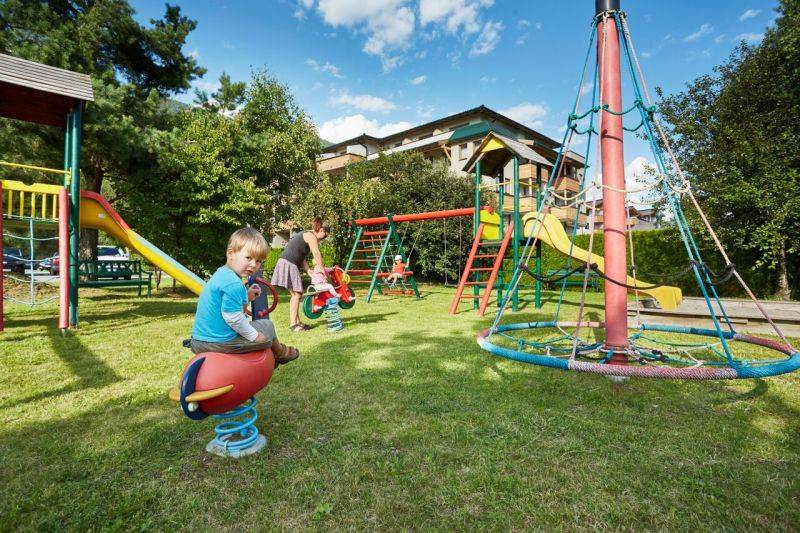 Accommodation plus halfboard WINTER 