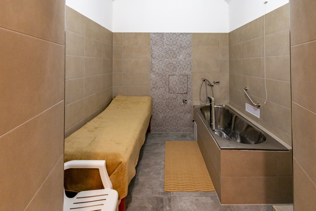 Refreshing spa stay LIGHT