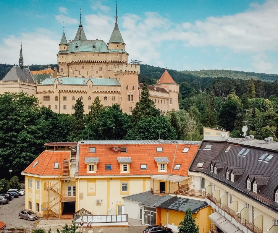 Hotel under the Castle ****