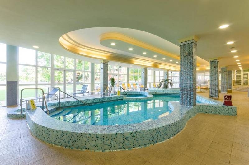 Relax in the Hajdúzsobozsló spa