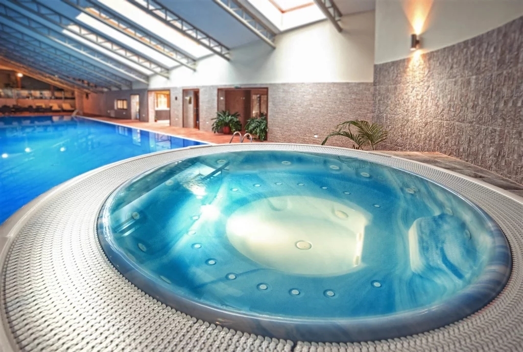 Accommodation with half board - Summer/Autumn 2025