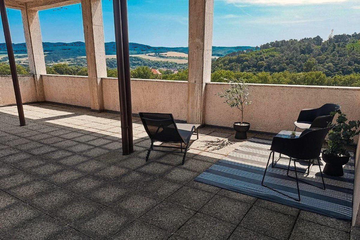 A stay to recharge your batteries