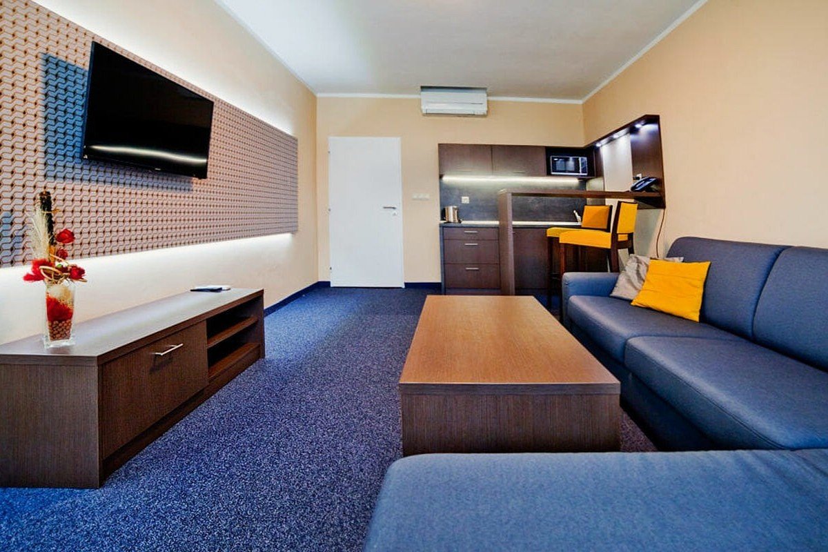 Suite with balcony / 2nd floor