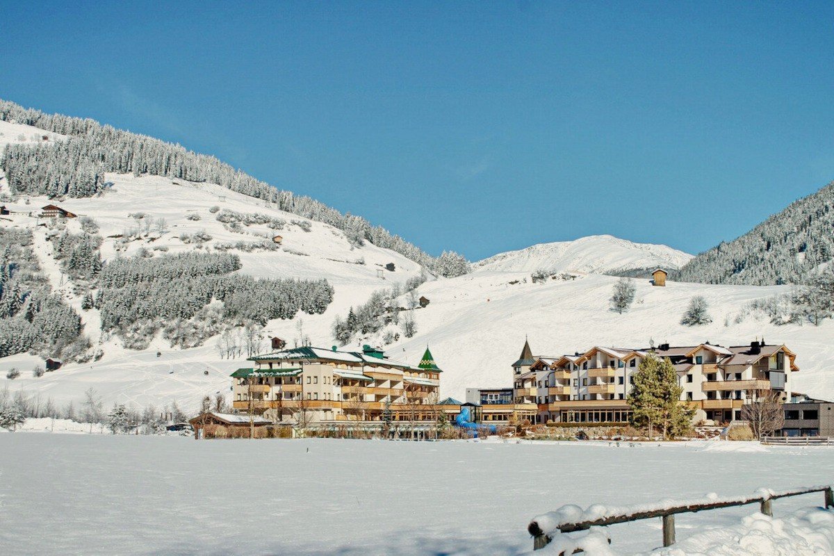 Accommodation plus halfboard WINTER 