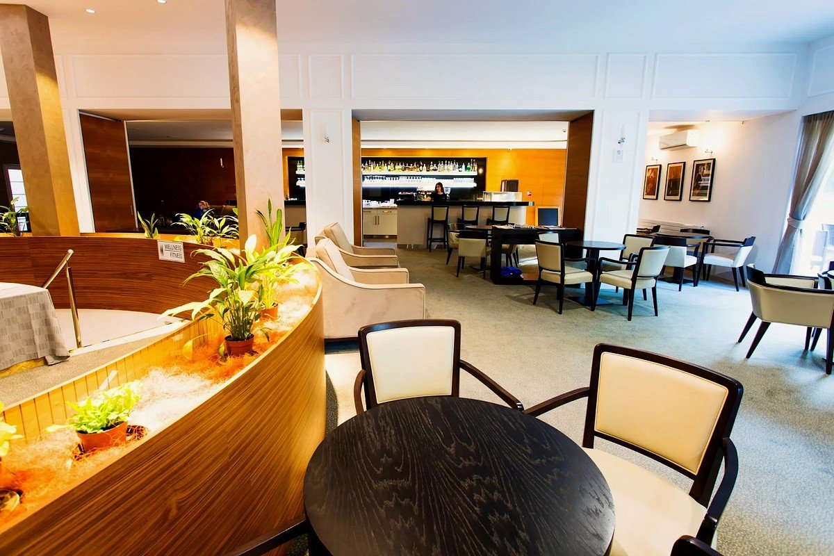 Hotel under the Castle ****