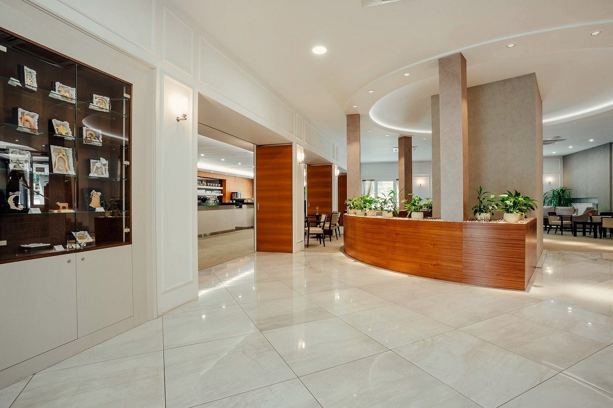 Hotel under the Castle ****