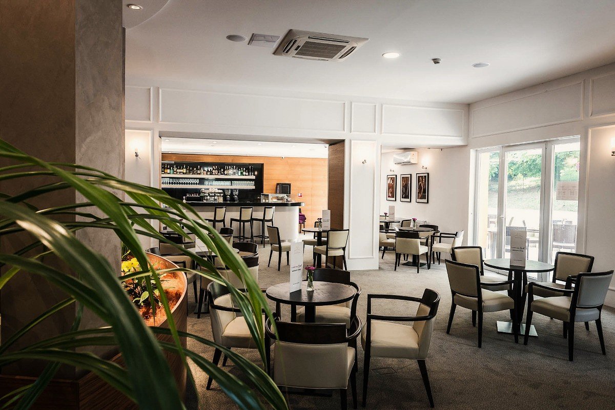 Hotel under the Castle ****