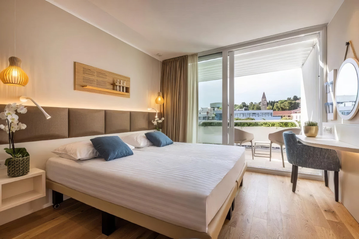 Comfort overlooking the sea