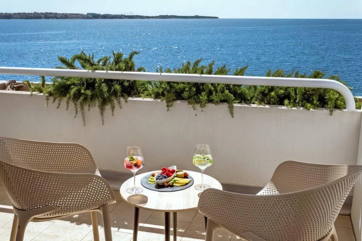 Comfort overlooking the sea