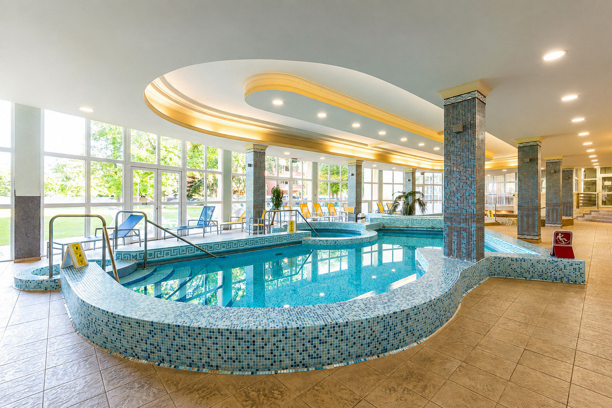 Relax in the Hajdúzsobozsló spa