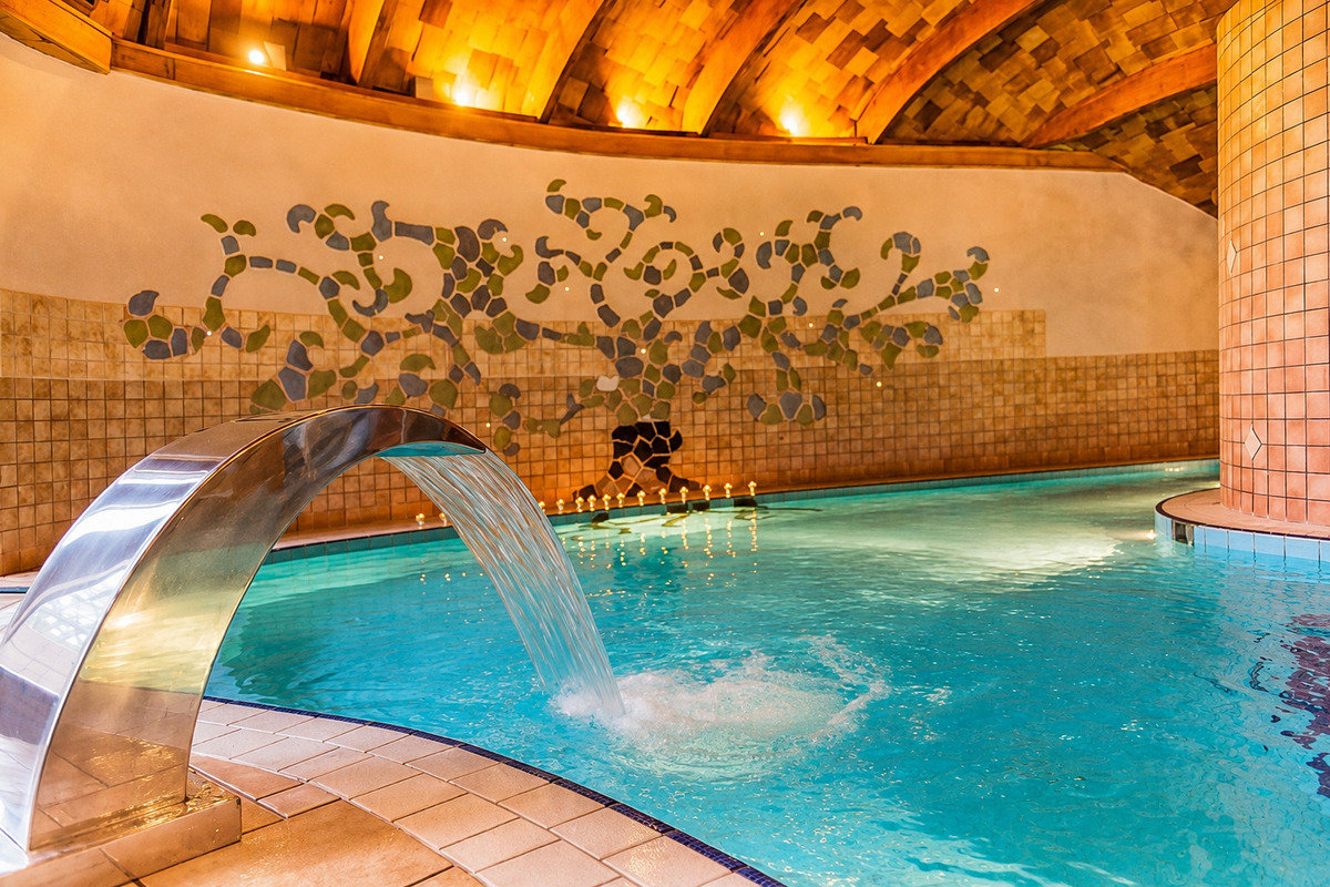 Short relaxation with access to the thermal baths