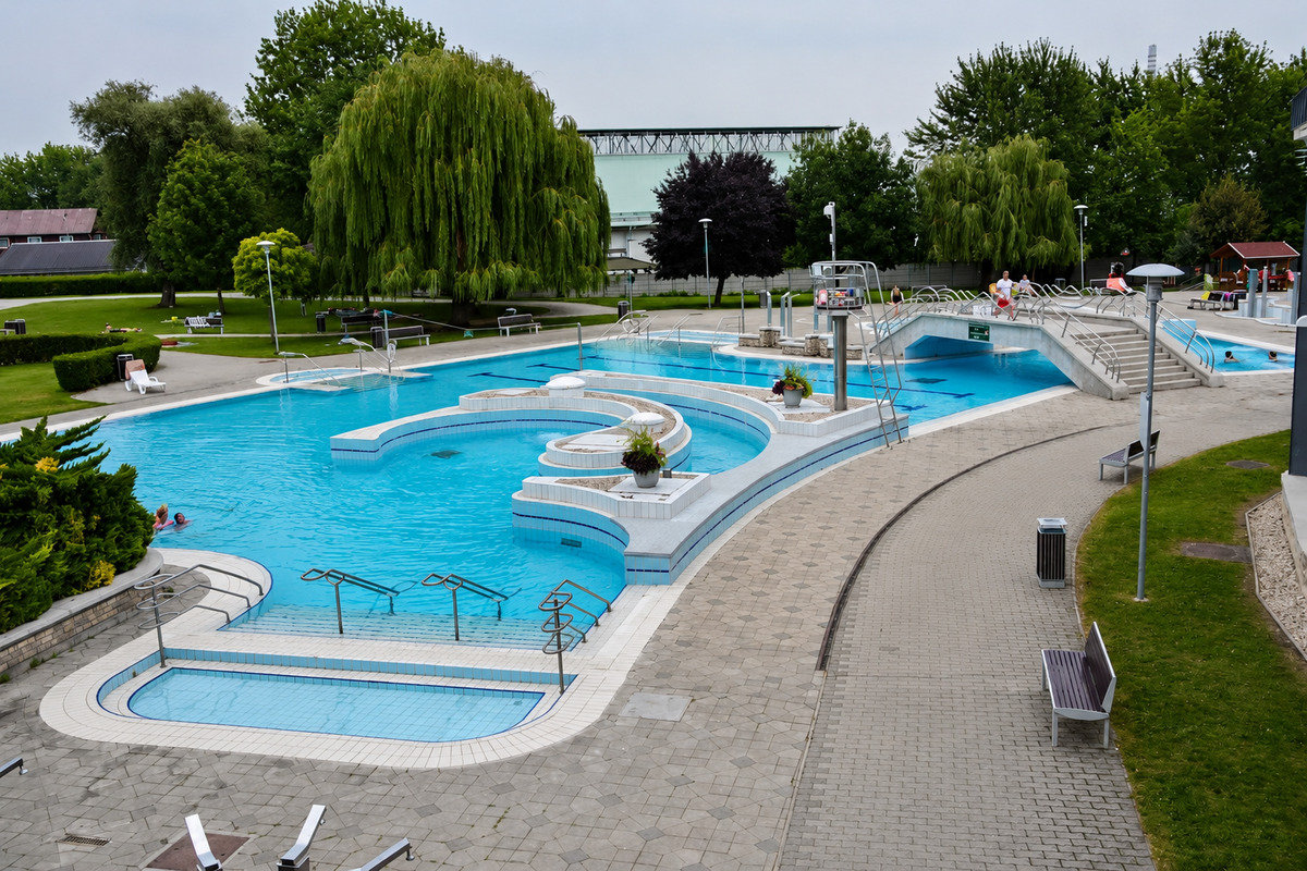A week-long spa stay at the Tiszaújváros Spa
