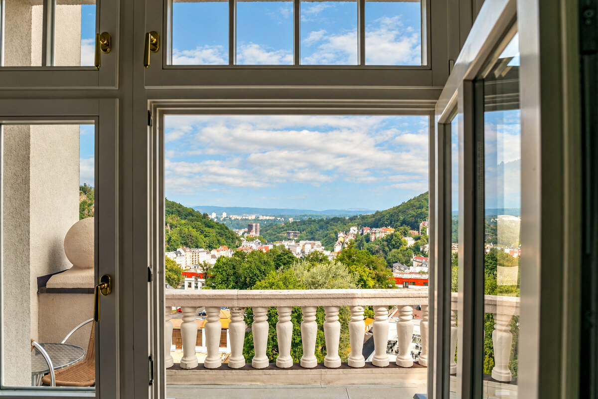 Superior with city view