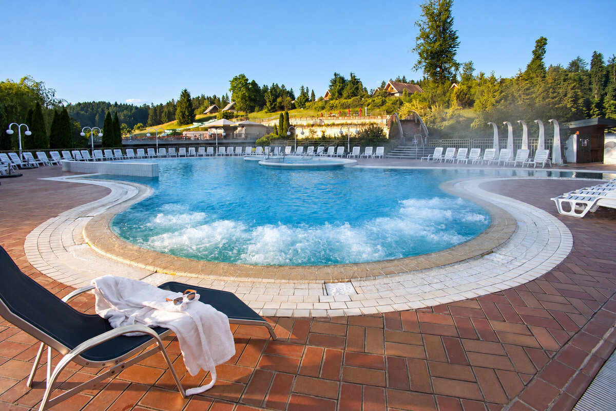 Outdoor relaxation pool 