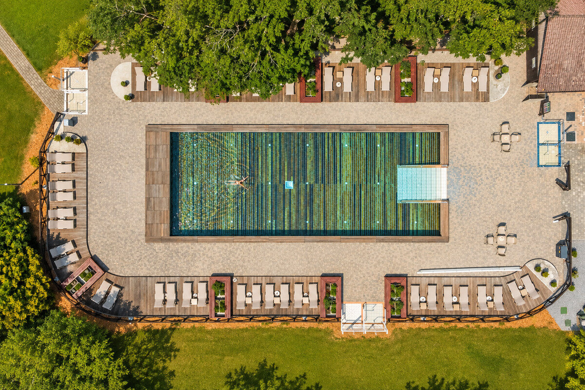 Outdoor swimming pool 